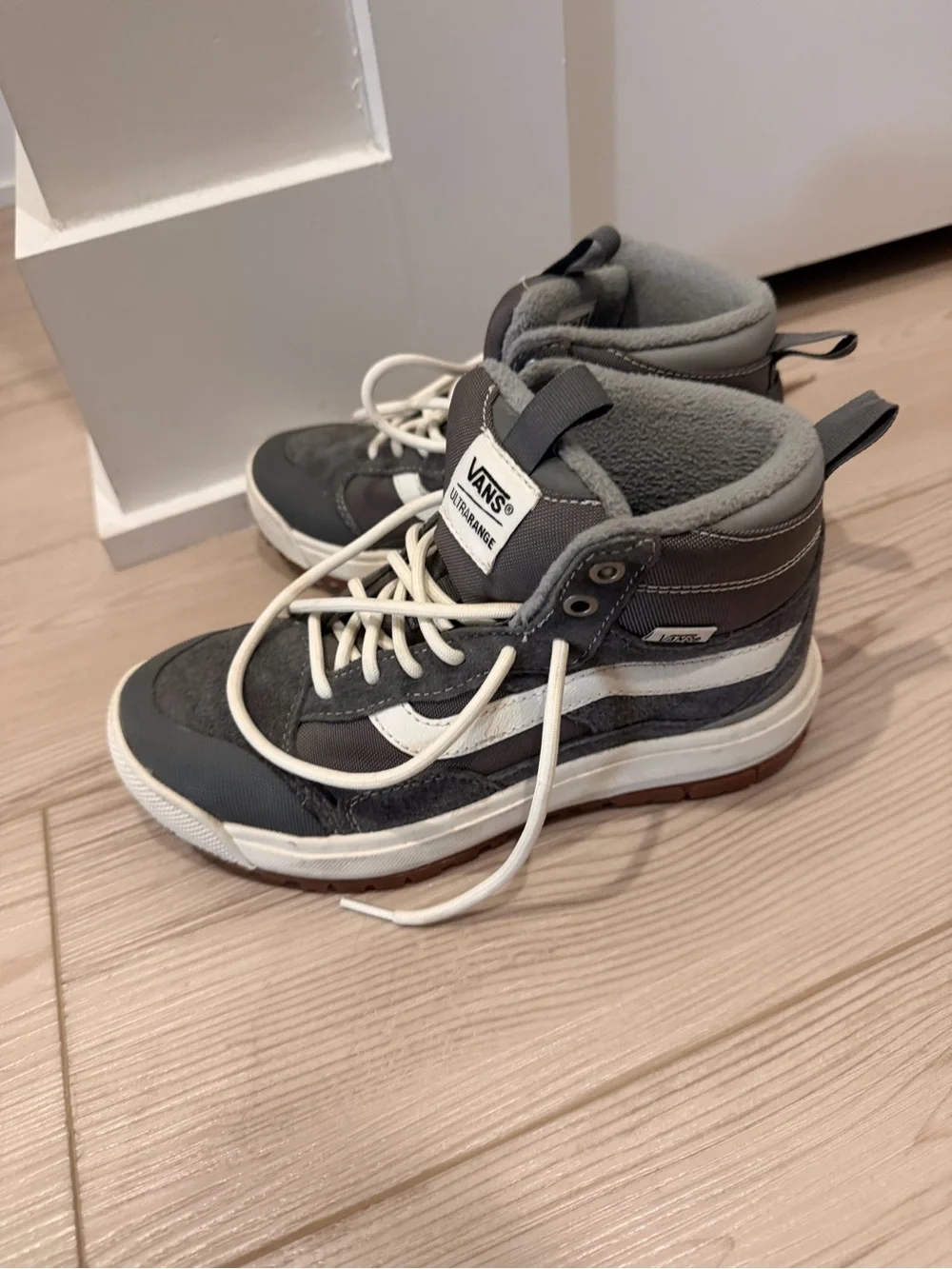 Vans Men’s Gray and White Chukka Boots